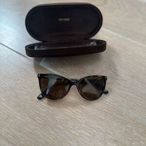 TOM FORD made in Italy Cat Eye 5513